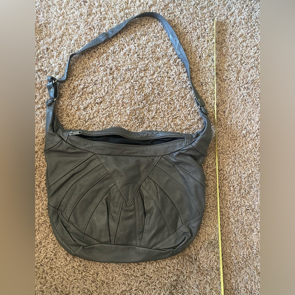 Gray Leather Shoulder Bag With Deep Zippered Compartments